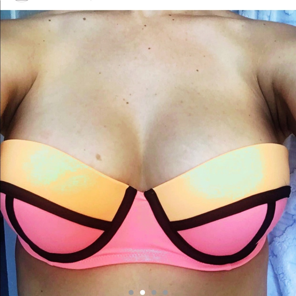 Victoria Secret bikini - Picture 2 of 4